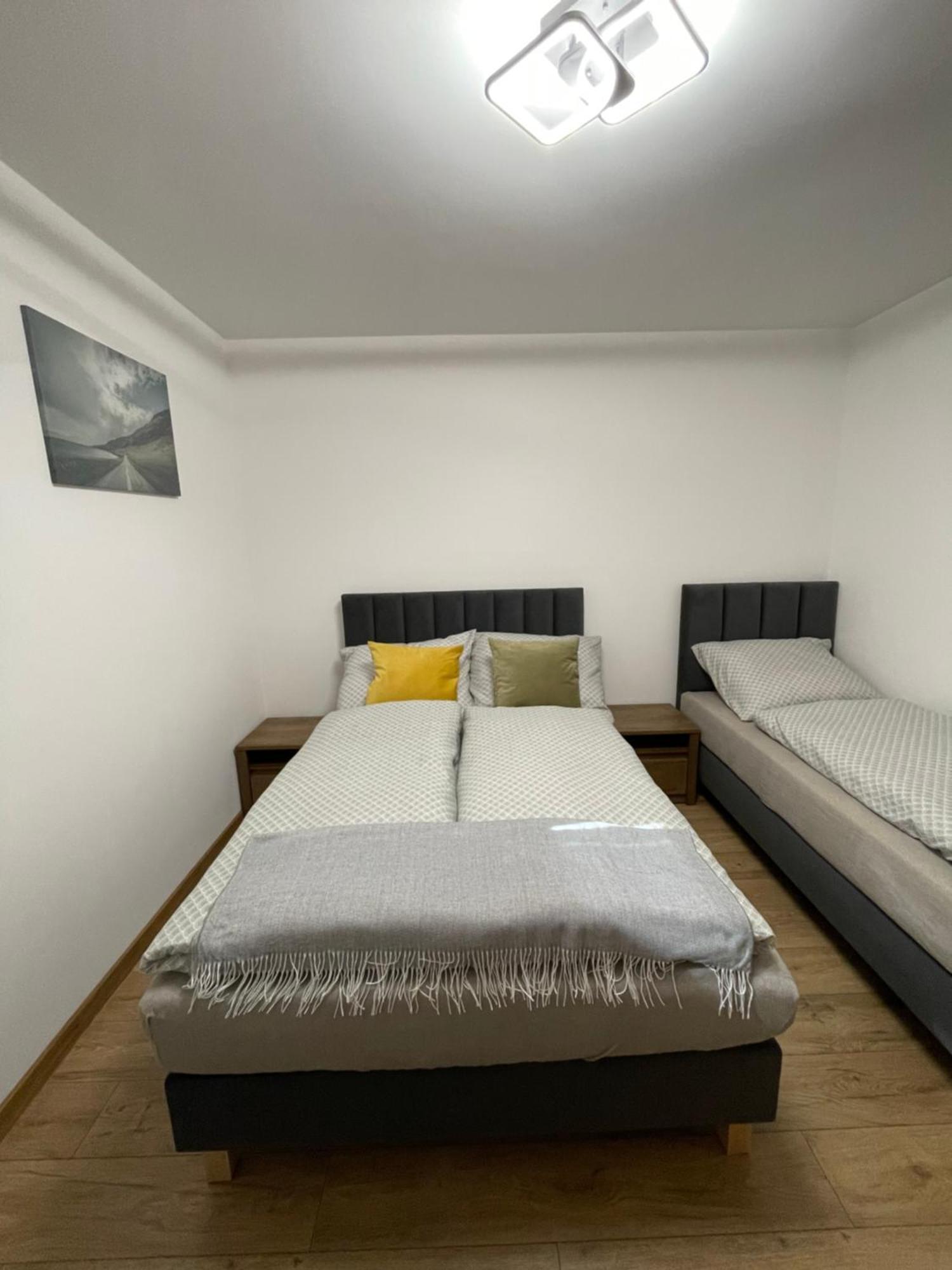 Route 7 Rooms Myślenice Eksteriør billede
