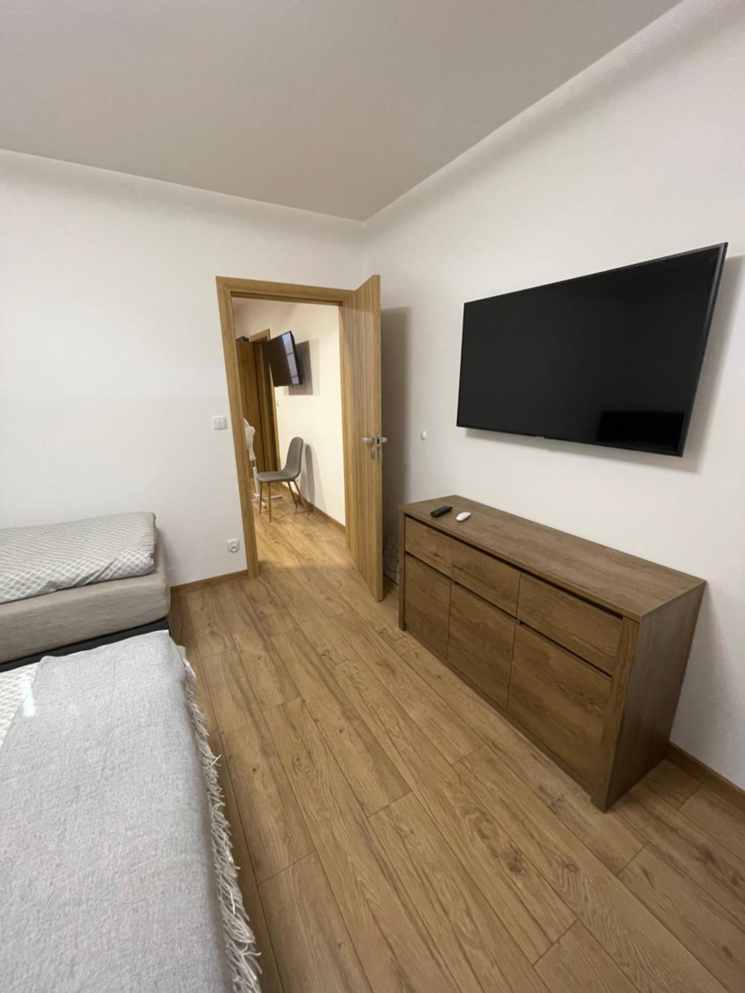 Route 7 Rooms Myślenice Eksteriør billede