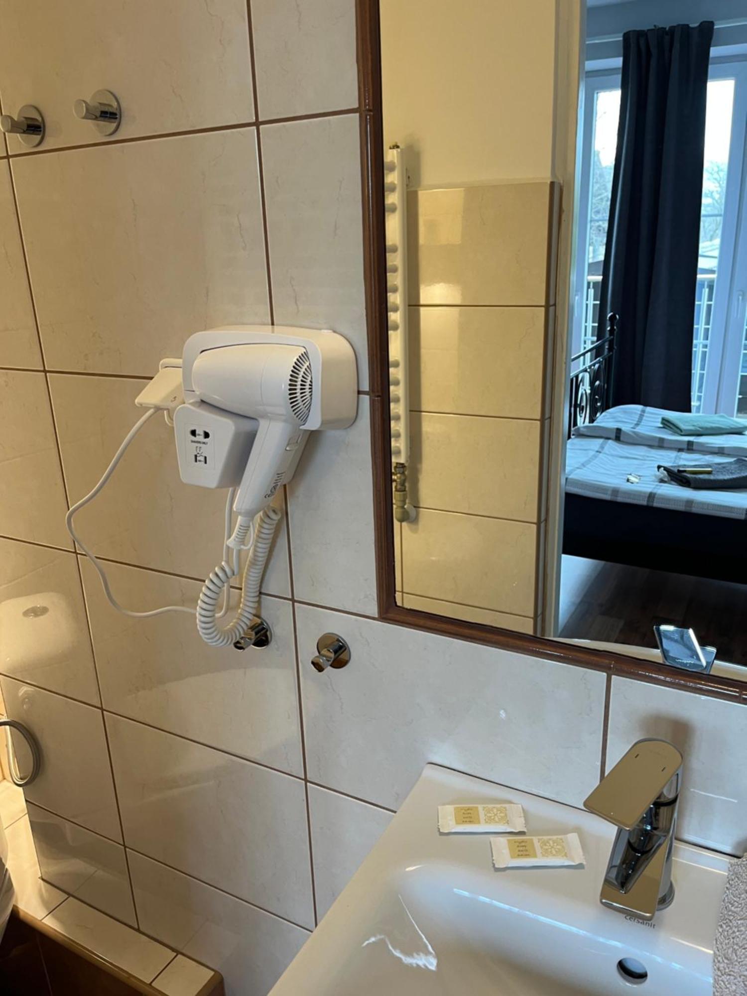 Route 7 Rooms Myślenice Eksteriør billede